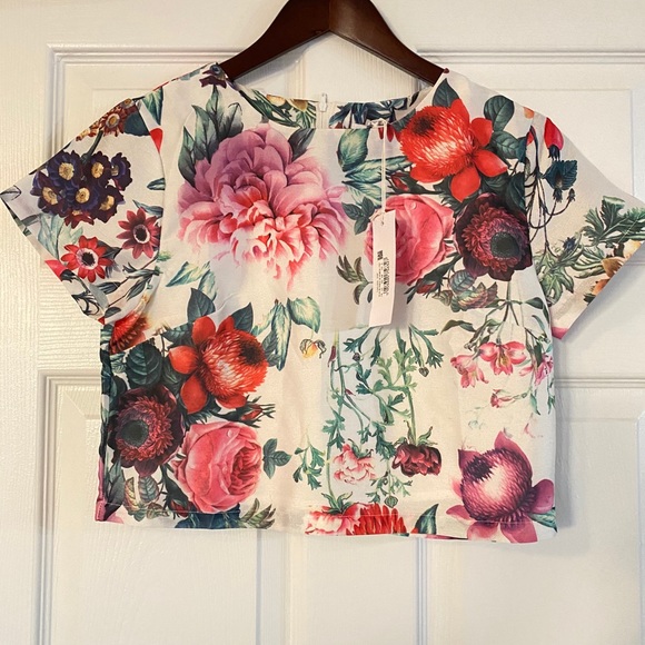 Glamorous Botanical Print Crop Top and Skirt Set - Picture 2 of 3